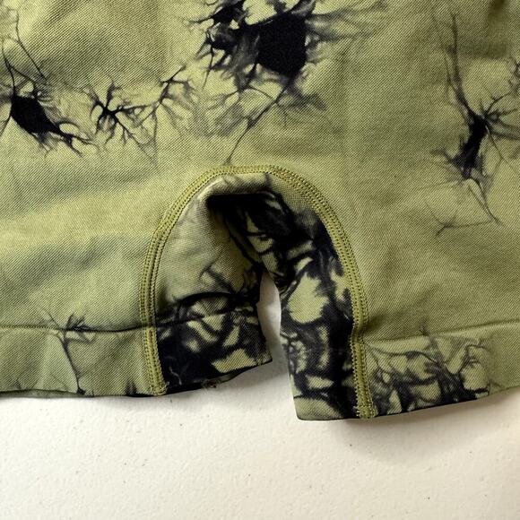 NWOT Seamless Green Tie-Dye Exercise Workout Shorts Size Large Women's - Picture 3 of 7